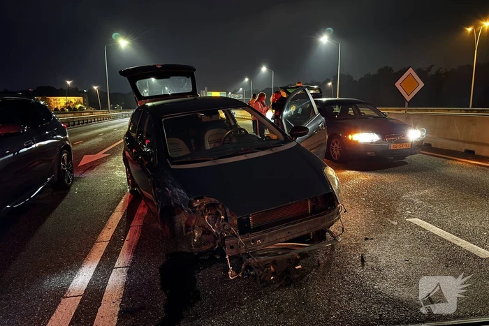 Auto verliest wiel door forse aanrijding