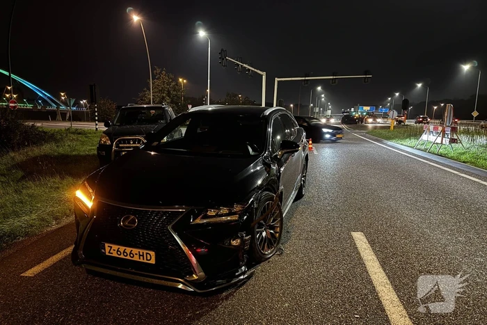 Auto verliest wiel door forse aanrijding