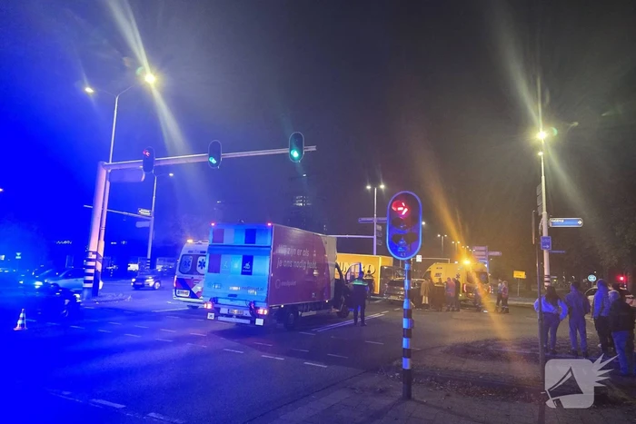 Botsing tussen auto en bus