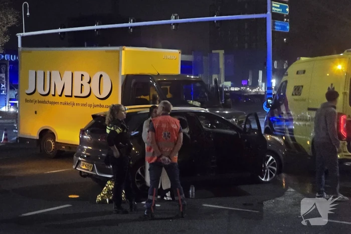 Botsing tussen auto en bus