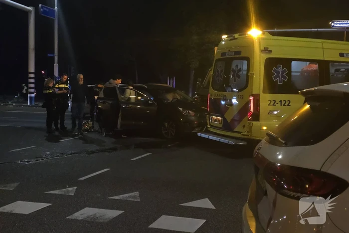 Botsing tussen auto en bus