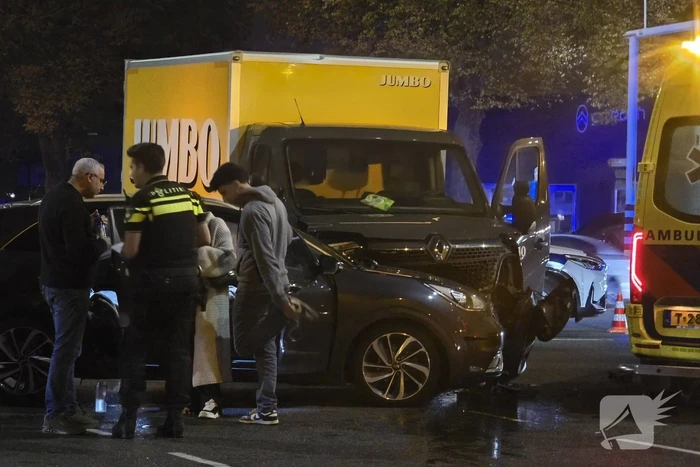 Botsing tussen auto en bus