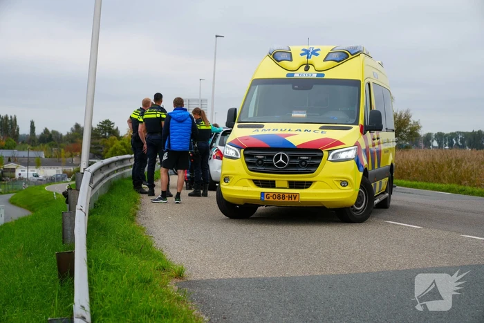 Auto fors ingedeukt bij kop-staartbotsing