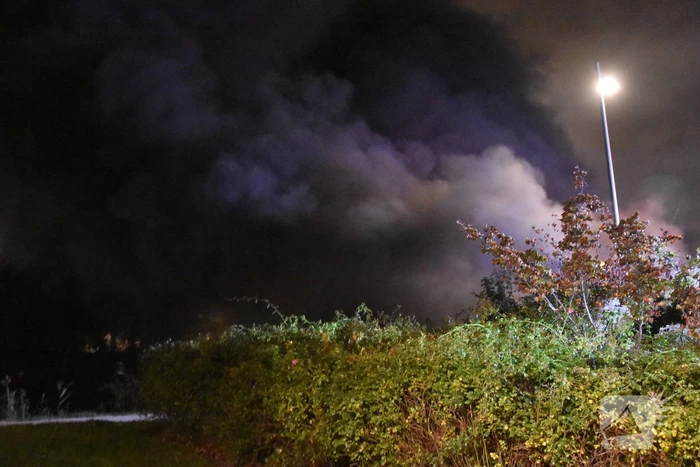 Brand op boot zorgt voor rookontwikkeling