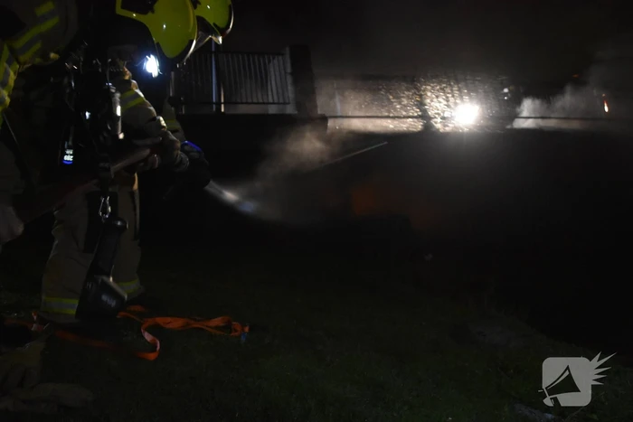 Brand op boot zorgt voor rookontwikkeling