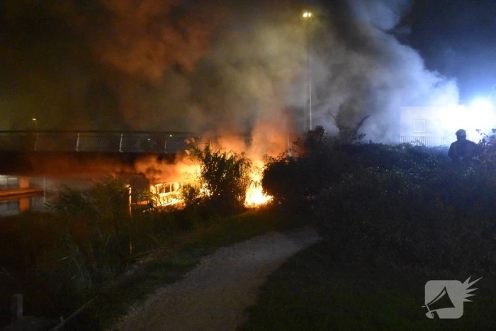 Brand op boot zorgt voor rookontwikkeling