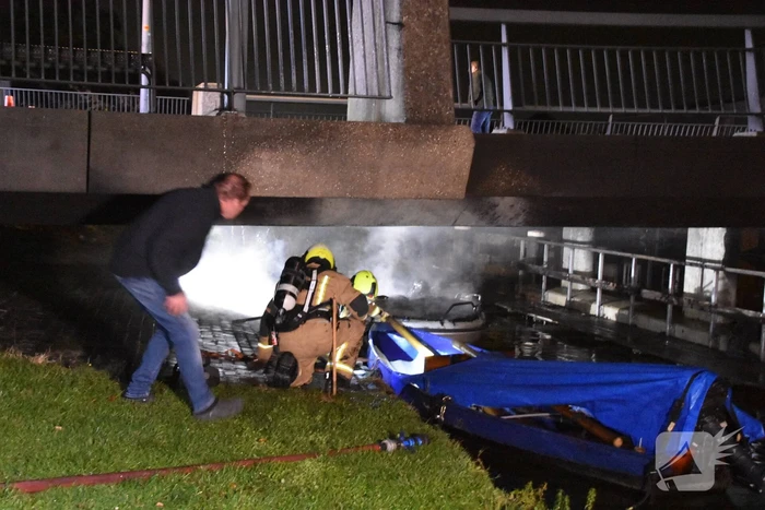 Brand op boot zorgt voor rookontwikkeling