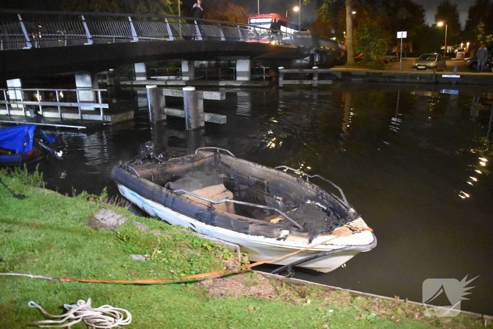Brand op boot zorgt voor rookontwikkeling