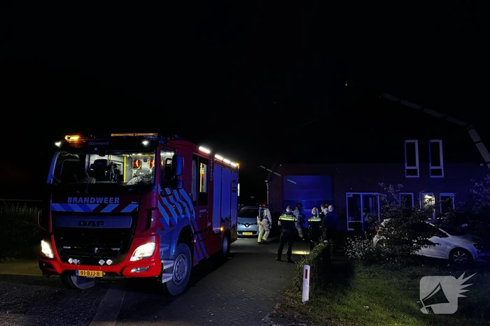 Brand in autobedrijf snel onder controle