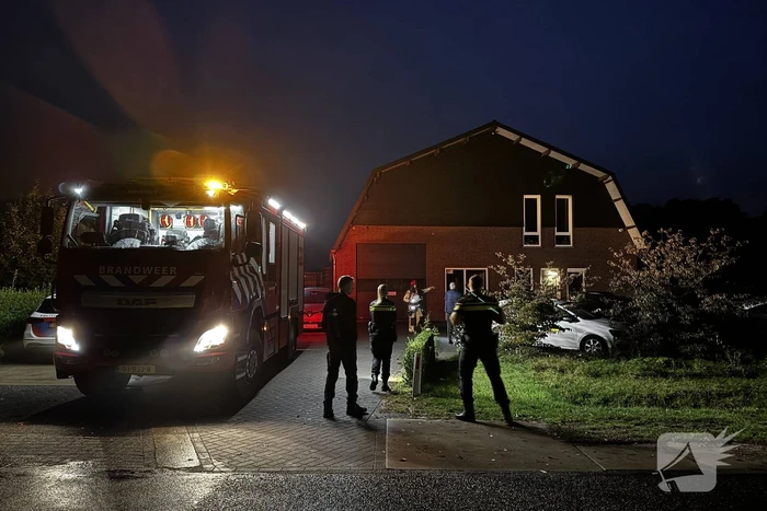 Brand in autobedrijf snel onder controle