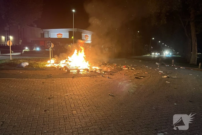 Rellen nadat regenboogvlag bij politiebureau werd weggehaald