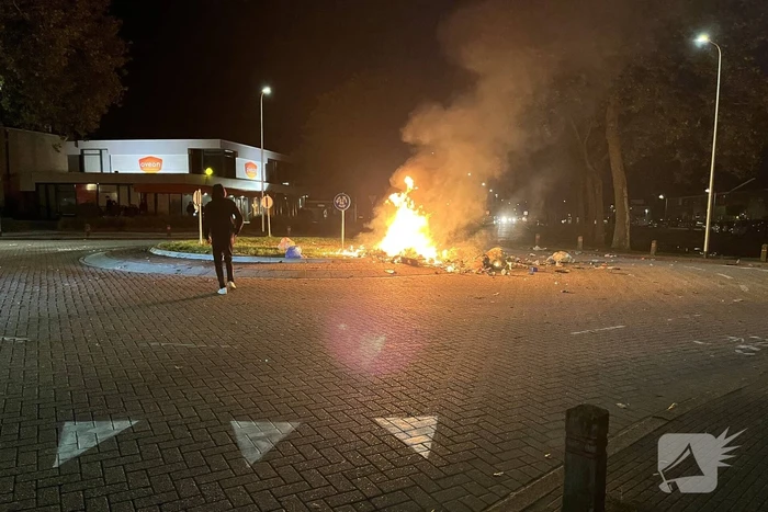 Rellen nadat regenboogvlag bij politiebureau werd weggehaald