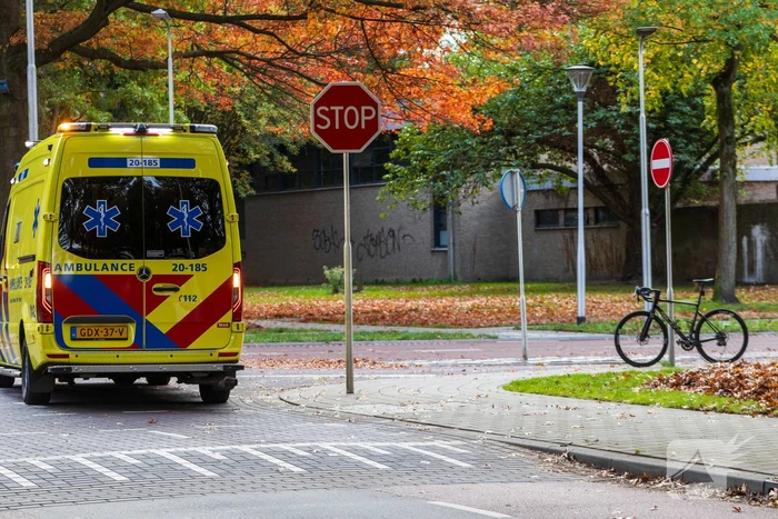 Wielrenner komt met de schrik vrij na aanrijding met auto
