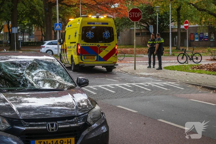 Wielrenner komt met de schrik vrij na aanrijding met auto