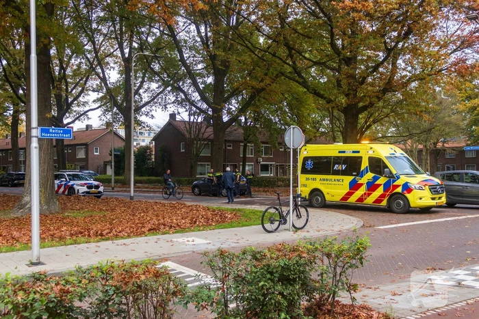 Wielrenner komt met de schrik vrij na aanrijding met auto