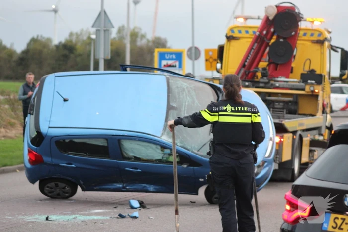 Auto Belandt Op De Kop Bij Ongeval