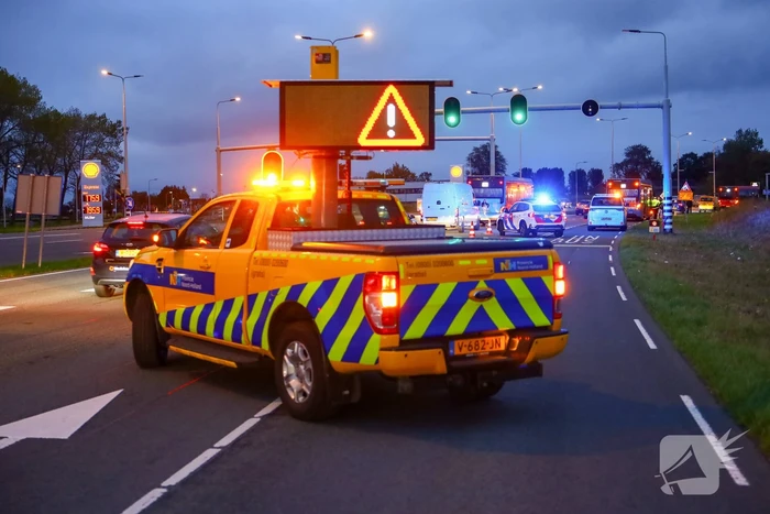 Botsing tussen motorrijder en auto zorgt voor verkeershinder