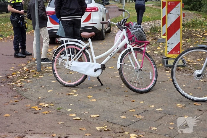 Meisje aangereden door auto tijdens fietstocht