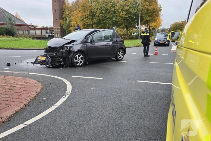 Botsing veroorzaakt flinke autoschade