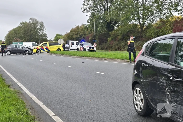 Botsing veroorzaakt flinke autoschade