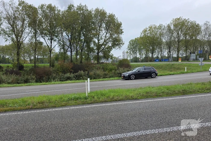 Automobilist belandt in water na ongeval