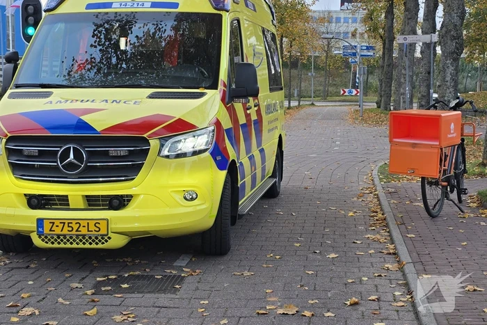 Fietser naar ziekenhuis na aanrijding