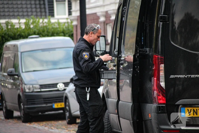 Politie Doorzoekt Woning Na Tip Over Chemische Stoffen