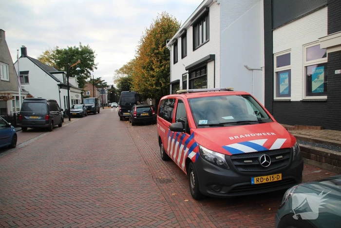 Politie Doorzoekt Woning Na Tip Over Chemische Stoffen