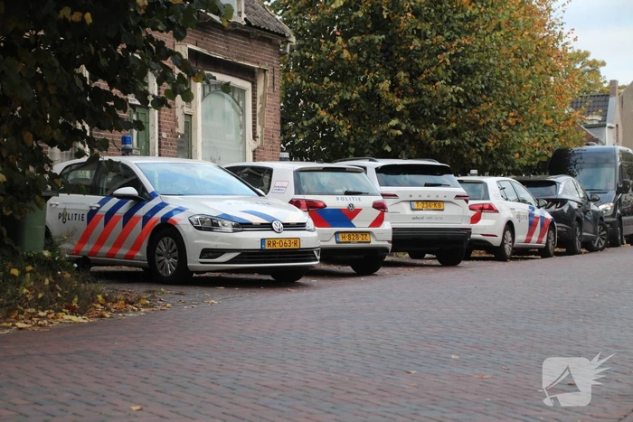 Politie Doorzoekt Woning Na Tip Over Chemische Stoffen