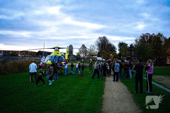 Traumahelikopter Ingezet Voor Medische Noodsituatie Trekt Veel Bekijks