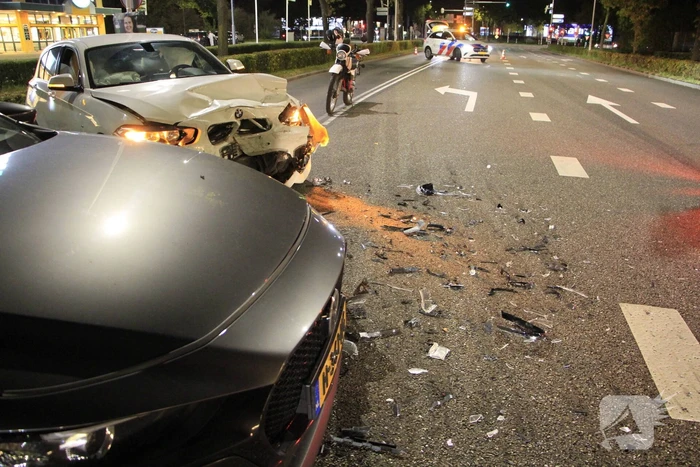 Auto's Fors Beschadigd Na Botsing