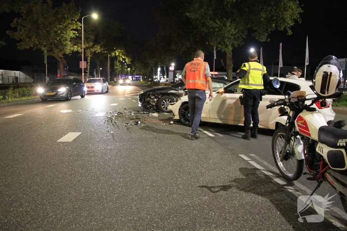 Auto's Fors Beschadigd Na Botsing
