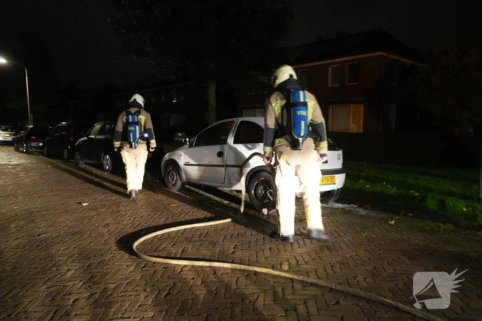 Auto in brand gestoken in de nacht