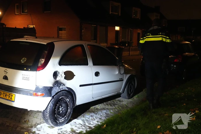 Auto in brand gestoken in de nacht