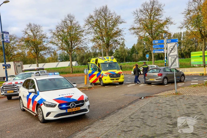 Scooterbestuurder gewond na aanrijding met auto
