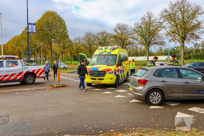 Scooterbestuurder gewond na aanrijding met auto