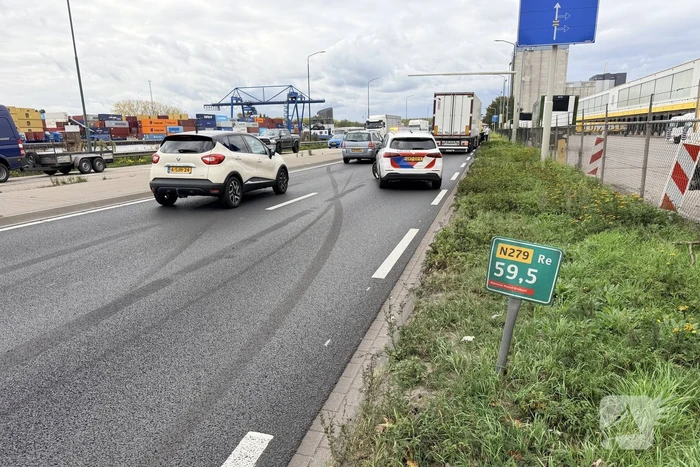 Vrachtwagen botst op auto zonder gewonden
