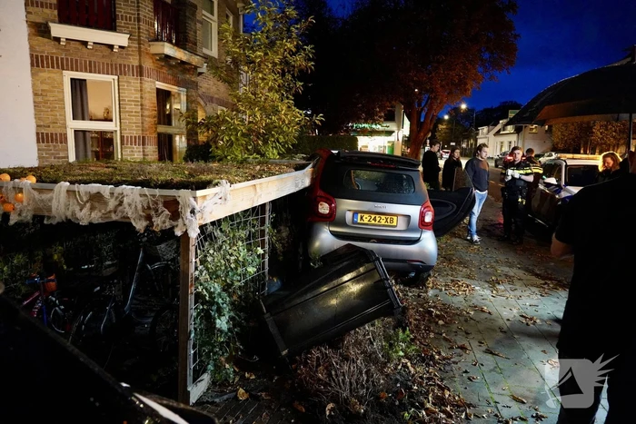 Ravage nadat voertuig in tuin belandt