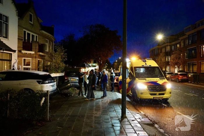 Ravage nadat voertuig in tuin belandt