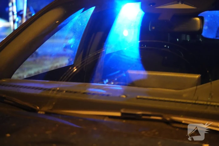 Fietsbezorger gewond naar ziekenhuis