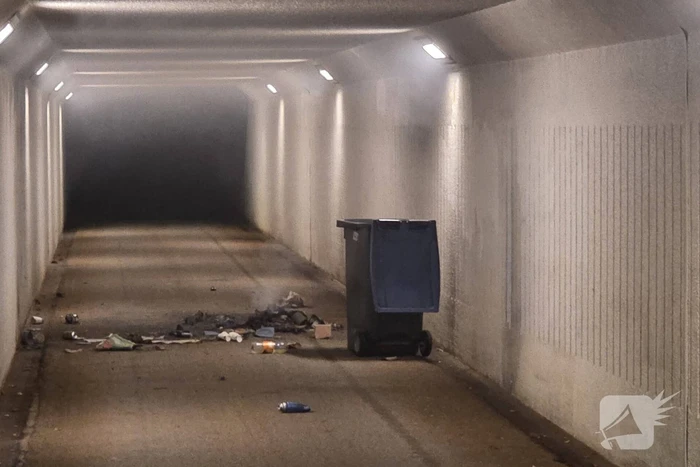 Container in fietstunnel in brand gestoken