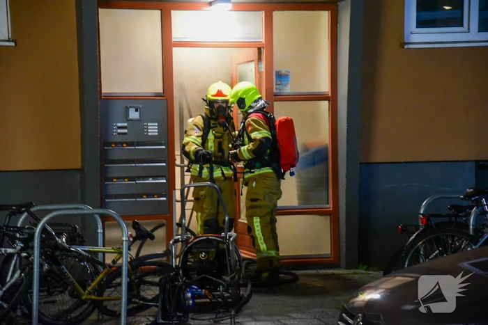 Flinke brand in kelderruimte portiekflat