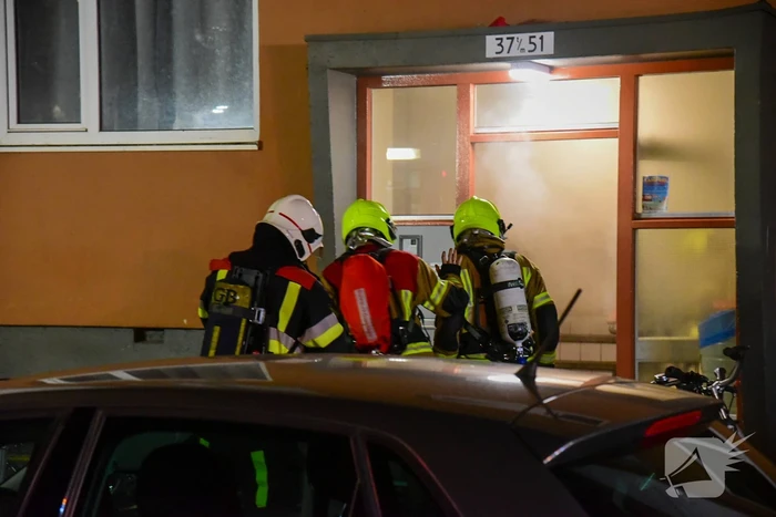 Flinke brand in kelderruimte portiekflat