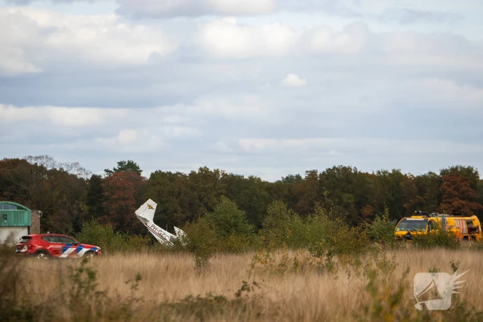 Vliegtuig komt bij landing in de grond terecht