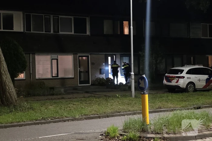 Vuurwerk ontploft bij voordeur woning