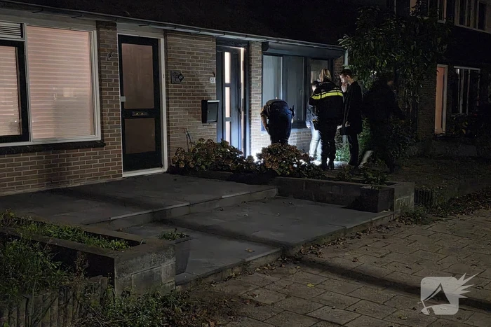 Vuurwerk ontploft bij voordeur woning