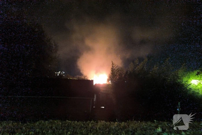Schuur brand volledig af
