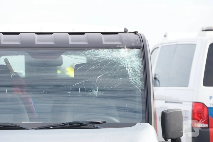 Wielrenner zwaargewond na botsing met brommobiel