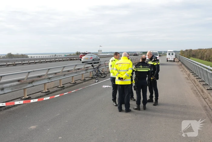 Wielrenner zwaargewond na botsing met brommobiel