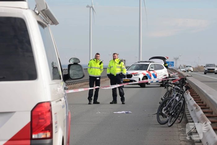Wielrenner zwaargewond na botsing met brommobiel
